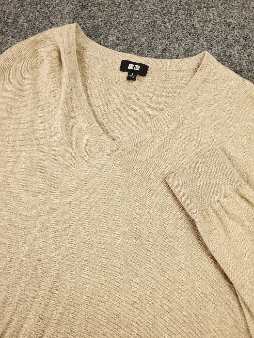 Uniqlo V Neck Sweater Large Cotton Cashmere Blend Beige Tan Oatmeal Lightweight